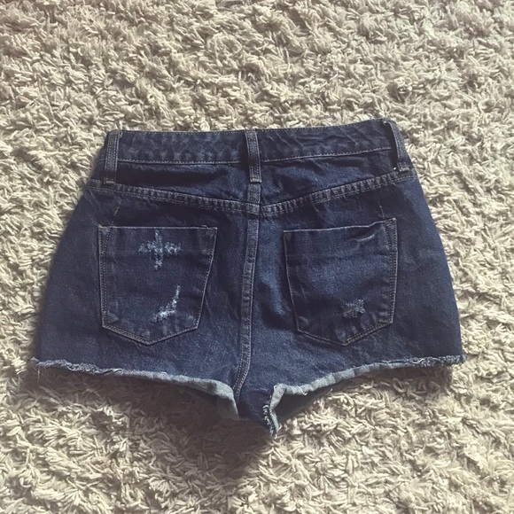 💙 HIGH RISE JEAN SHORTS 💙 - Picture 2 of 3